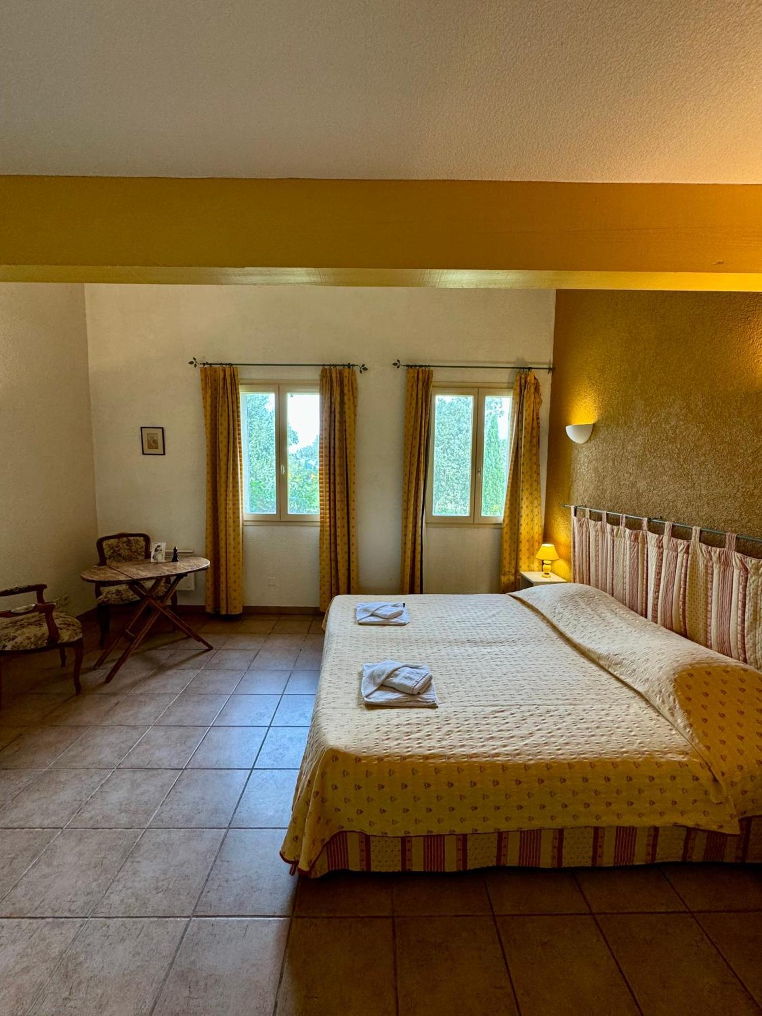 Mas Du Grand Peloux Hotel Port-Saint-Louis-du-Rhone Bilik gambar