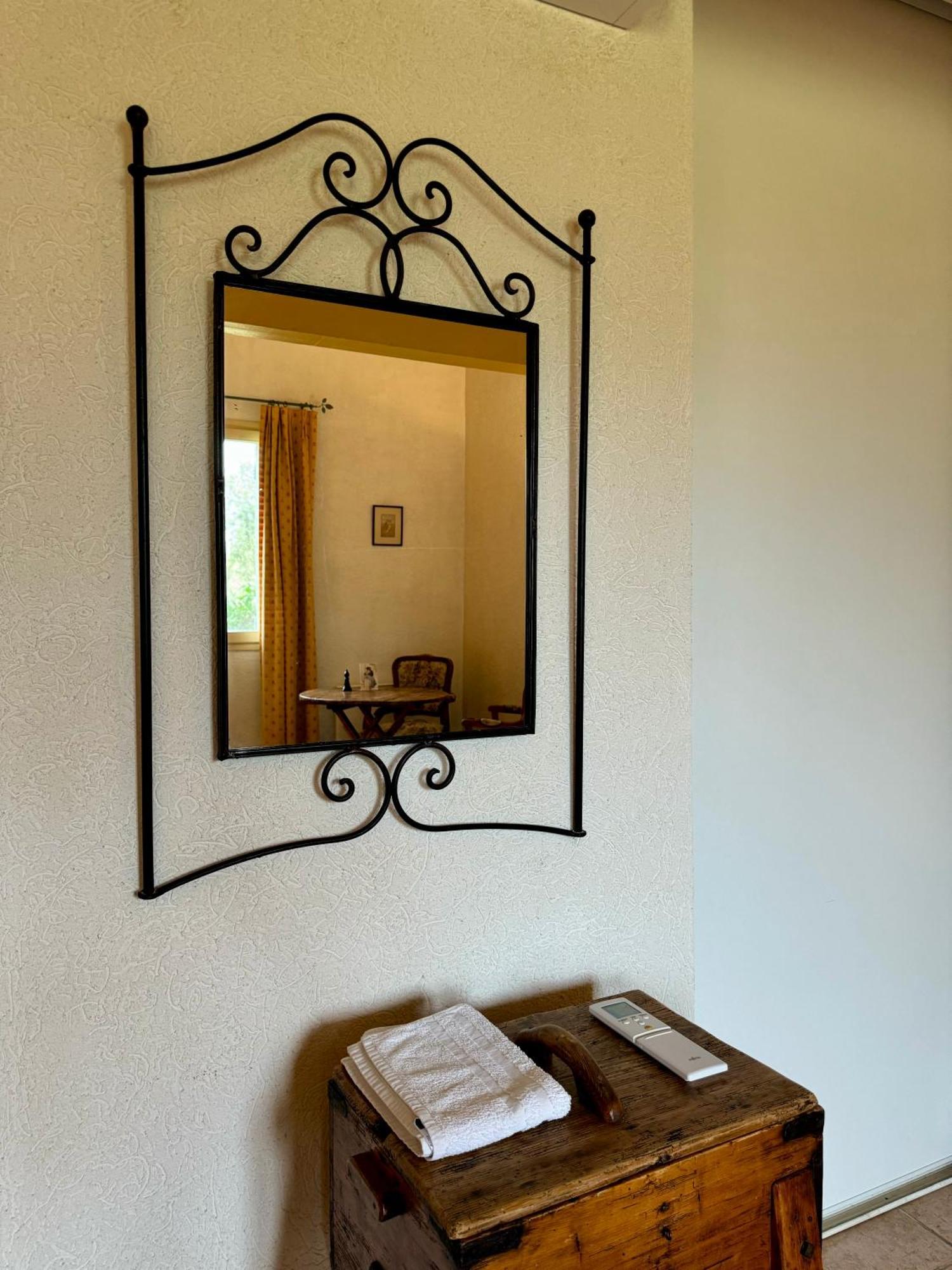 Mas Du Grand Peloux Hotel Port-Saint-Louis-du-Rhone Bilik gambar