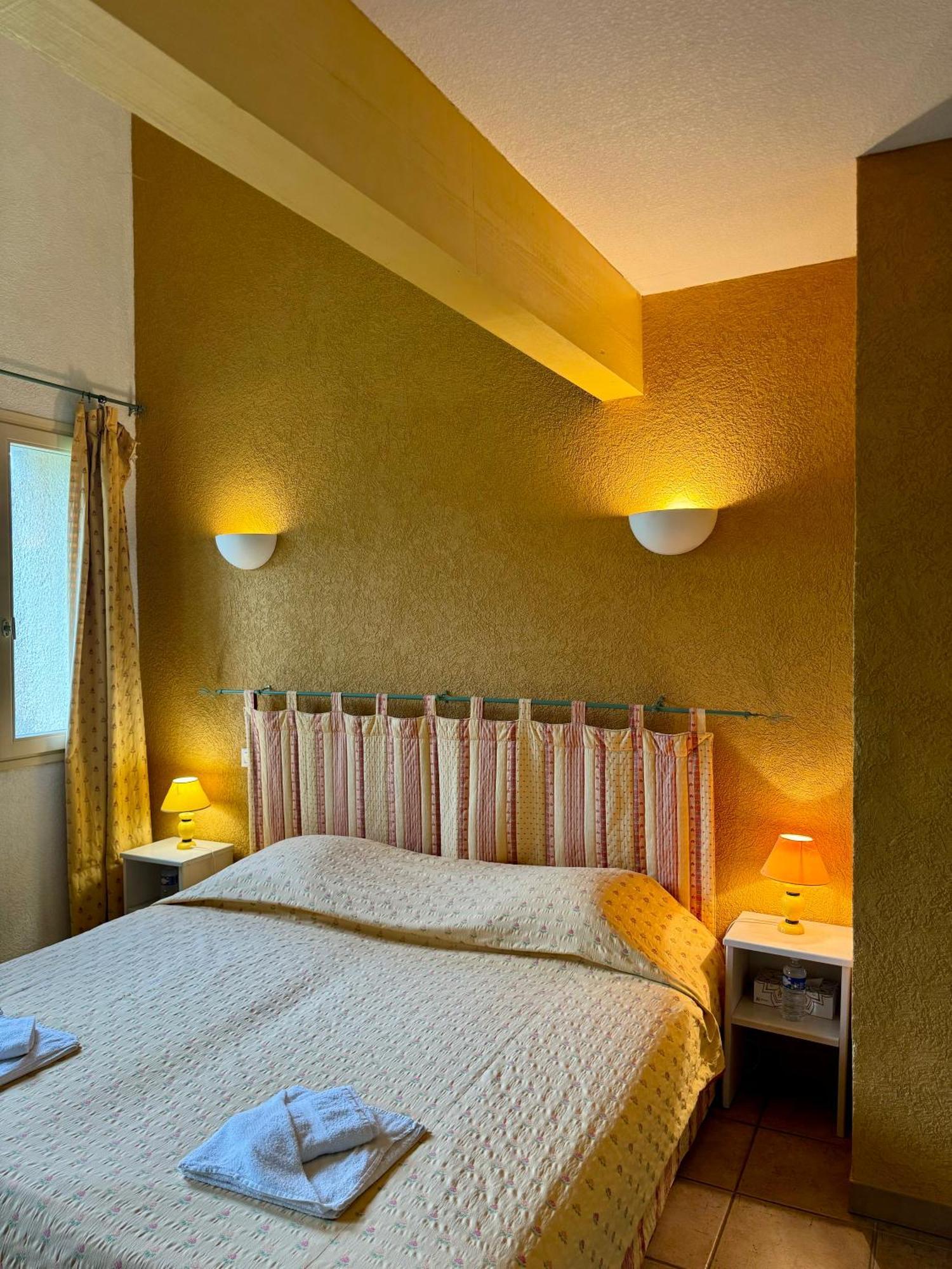 Mas Du Grand Peloux Hotel Port-Saint-Louis-du-Rhone Bilik gambar