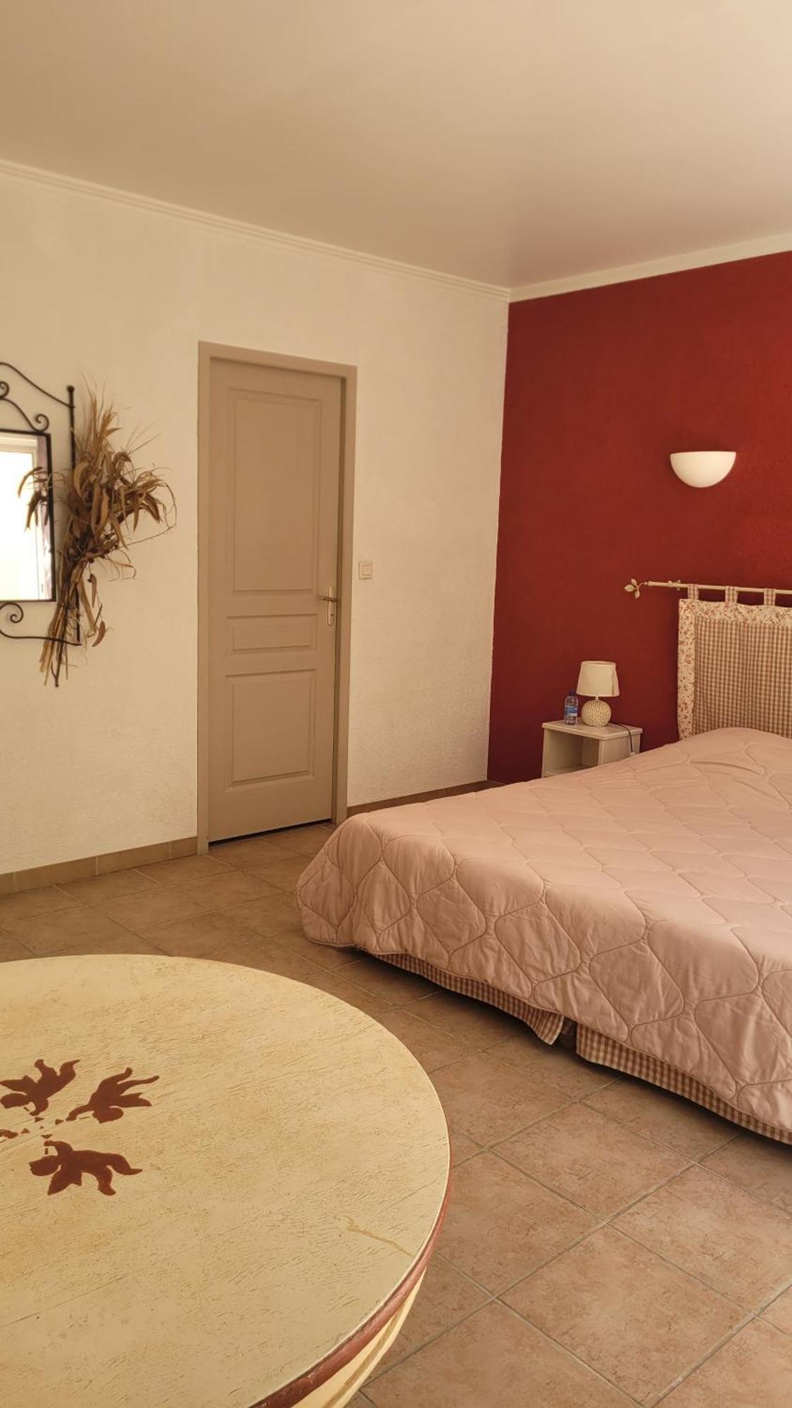 Mas Du Grand Peloux Hotel Port-Saint-Louis-du-Rhone Bilik gambar