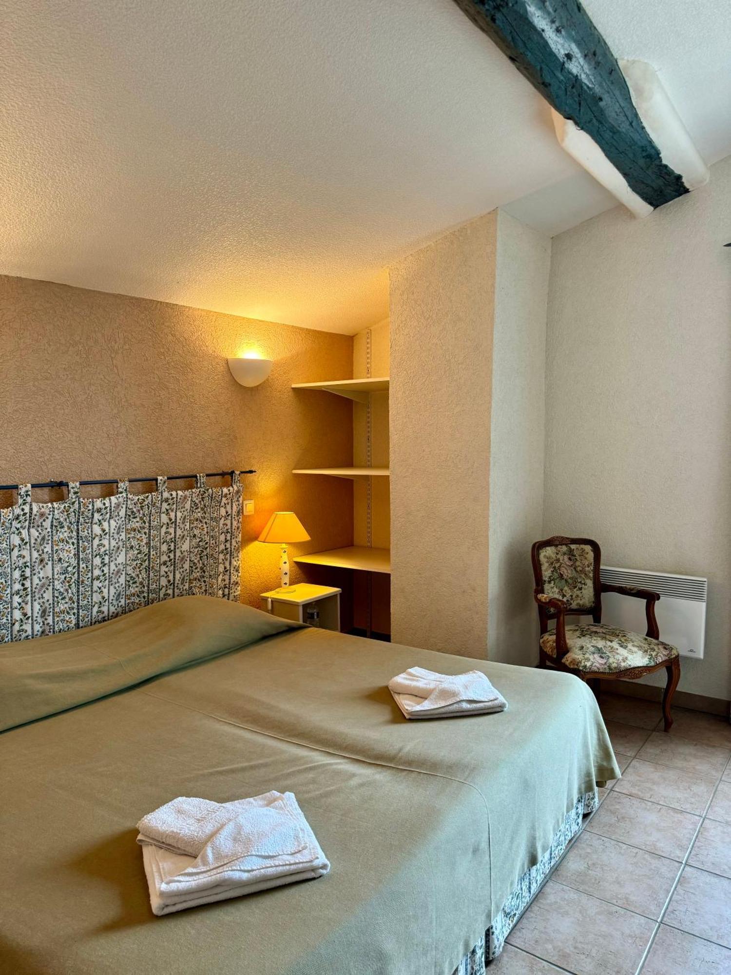 Mas Du Grand Peloux Hotel Port-Saint-Louis-du-Rhone Bilik gambar