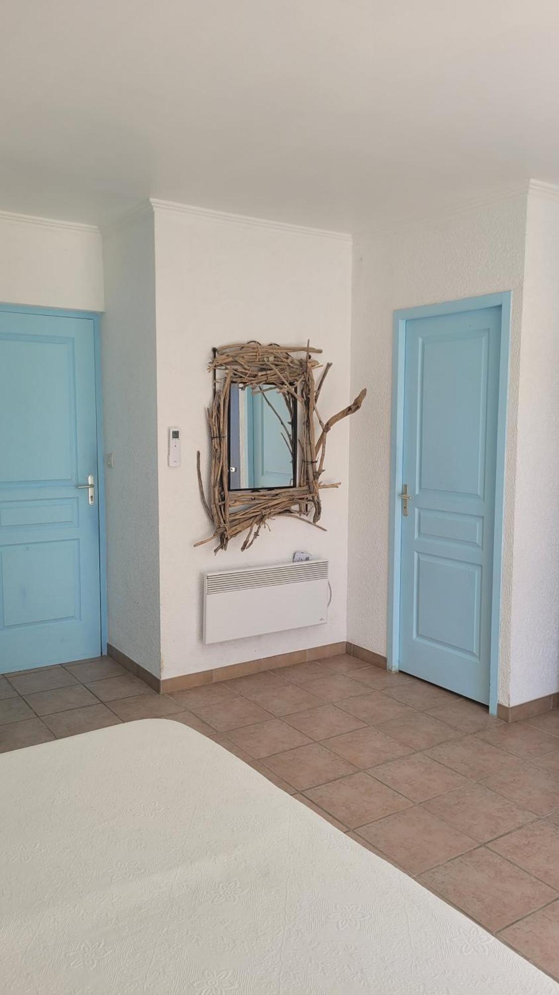 Mas Du Grand Peloux Hotel Port-Saint-Louis-du-Rhone Bilik gambar