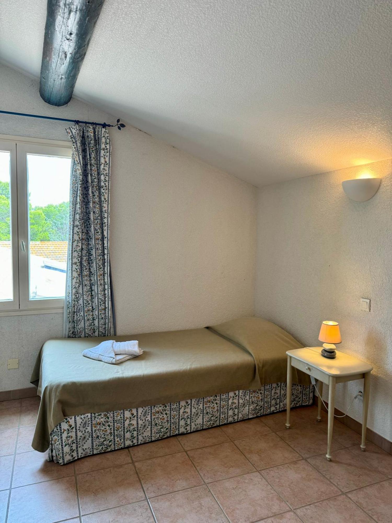 Mas Du Grand Peloux Hotel Port-Saint-Louis-du-Rhone Bilik gambar