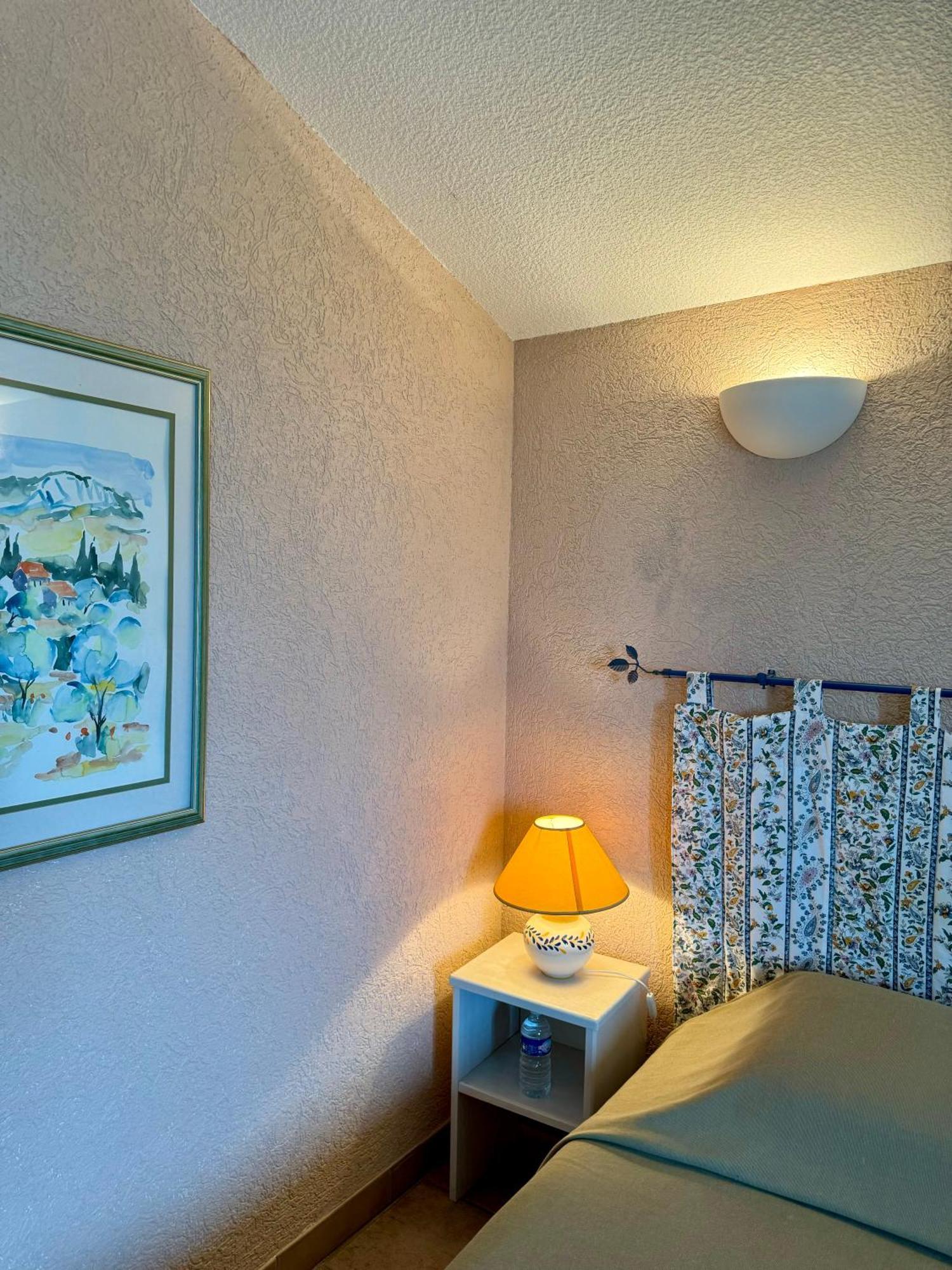 Mas Du Grand Peloux Hotel Port-Saint-Louis-du-Rhone Bilik gambar